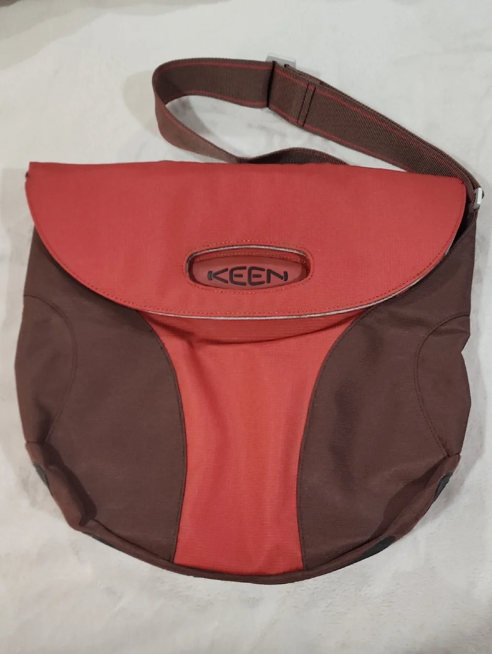 NWOT KEEN Hybrid Transport Rust/Brown Large Messenger Bag